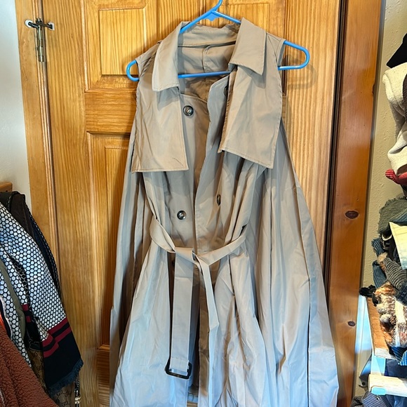Jackets & Blazers - XL lightweight belted jacket cape